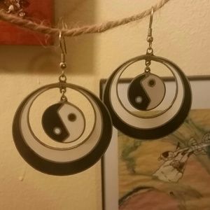 Yin yang vintage alpaca silver earrings funky b&w